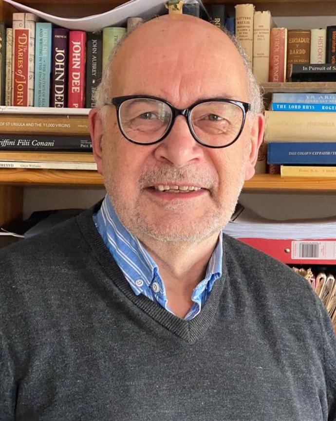 Paul Russell headshot